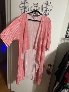 🧡 Medium LuLaRoe Coral Pink Pleated Top Kimono Cardigan